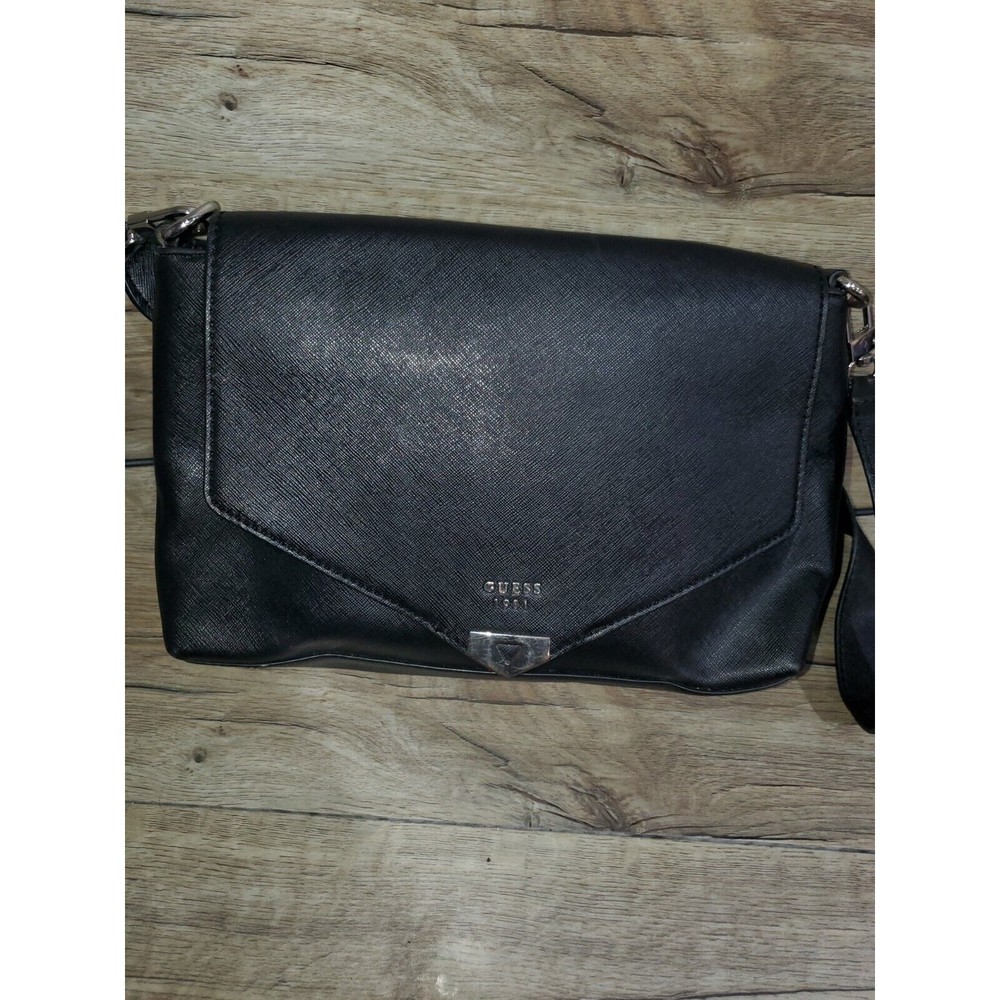 guess shoulder bag With Outter Pocket Really Nice Pre-owned Condition